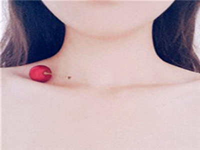 筷子拿得高的女孩性格,揭秘：筷子拿高女孩的独特魅力-1
